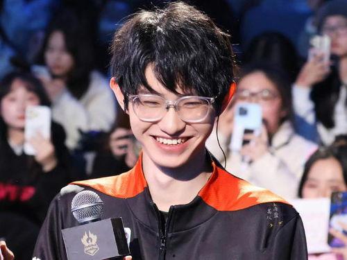 爆料娱乐圈博主,揭秘明星背后的惊人真相！